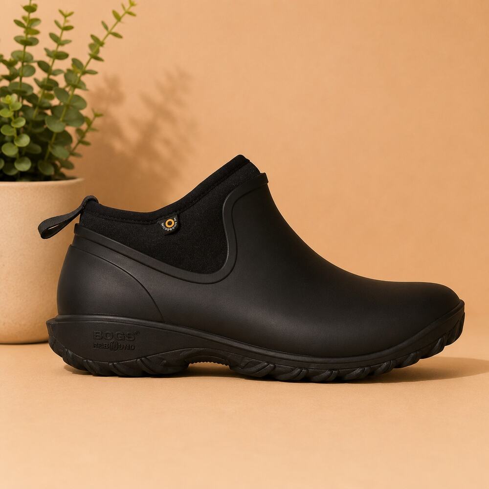USED Bogs Women's Sauvie Waterproof Chelsea Boots (Black) - Size 8.0 M